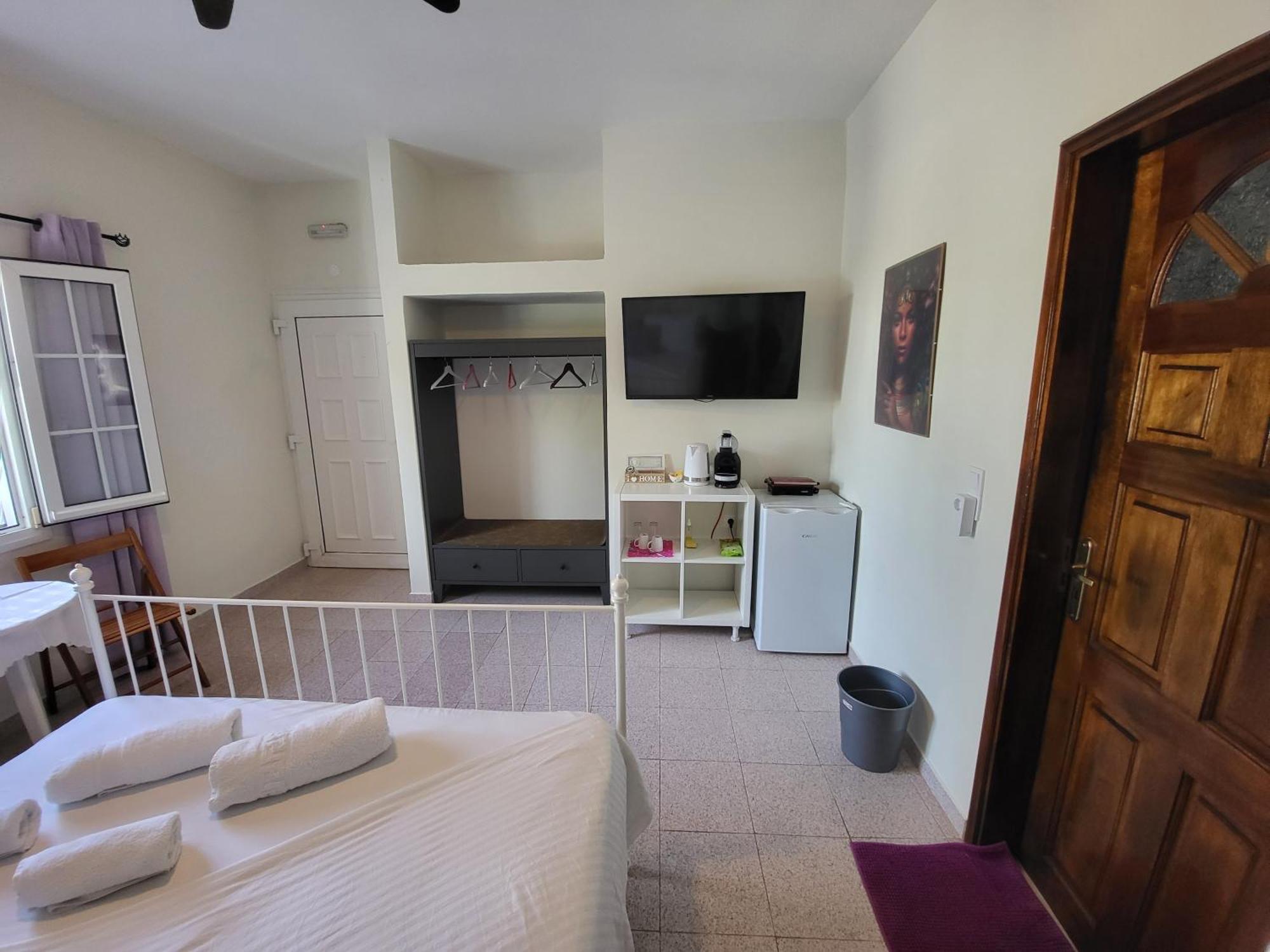 Black Fig Pollonia Room photo